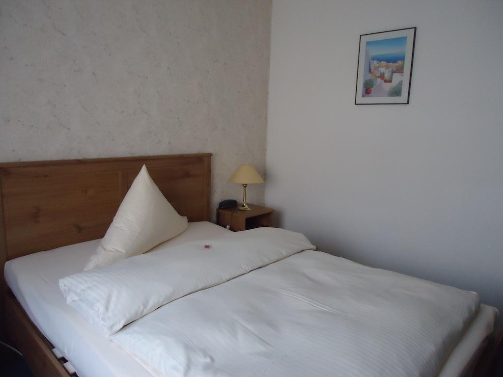 Hotel Central Oberursel Rum bild