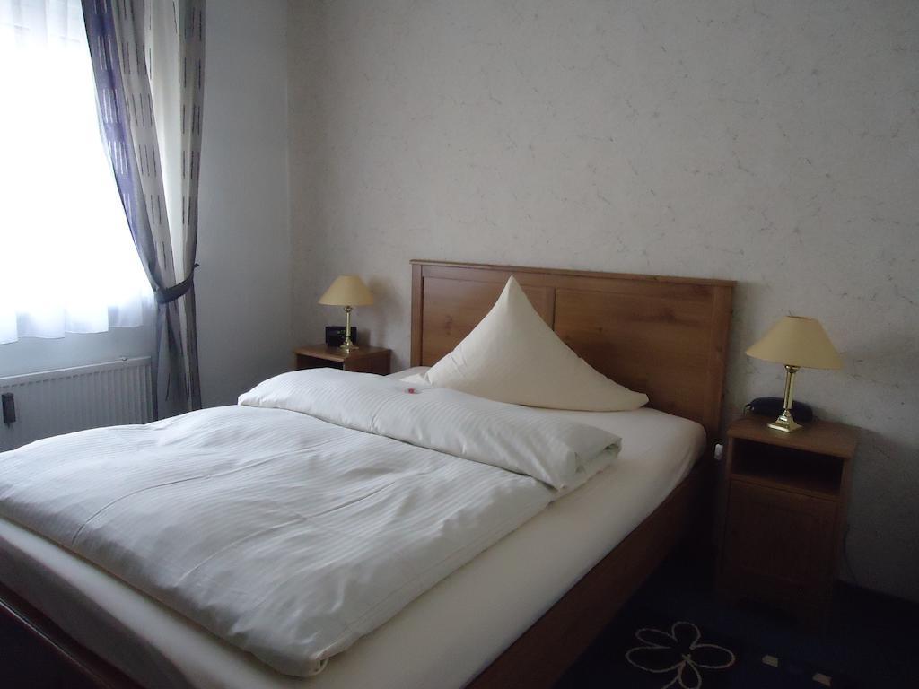 Hotel Central Oberursel Rum bild